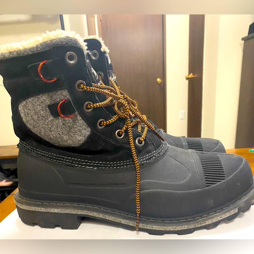 Men’s size 13 Woolrich Winter Boots